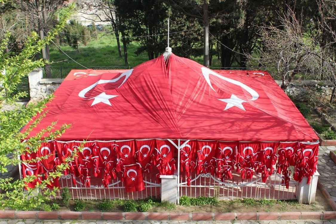 Bayraklı Baba